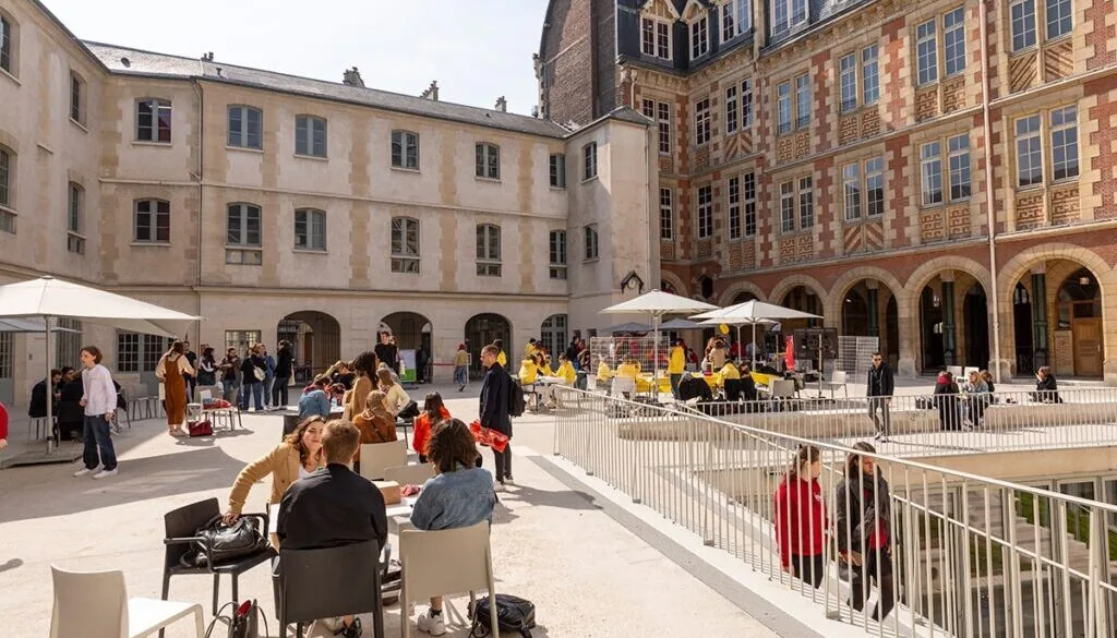 CATHOLIC UNIVERSITY OF PARIS (ICP)